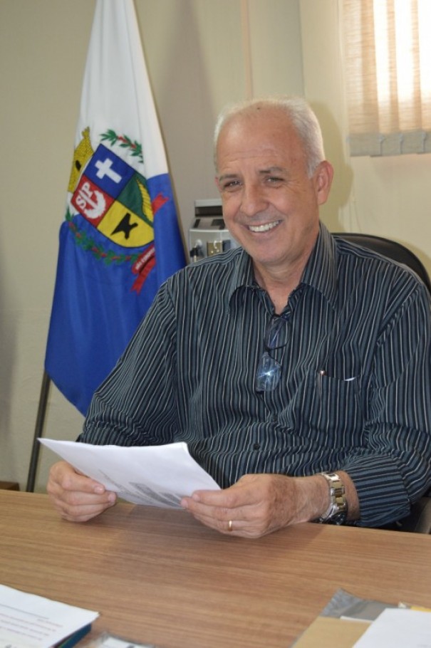 Vereador Luiz Gumiero responde Mazucato sobre o voto contrrio  aprovao das contas do exerccio de 2016 