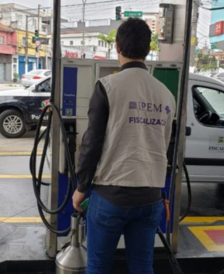 Em TupÃ£, Ipem-SP encontra irregularidade em posto de combustÃ­veis durante OperaÃ§Ã£o Olhos de Lince