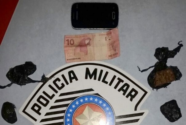 Adolescente em liberdade assistida  apreendido pela PM por trfico de drogas