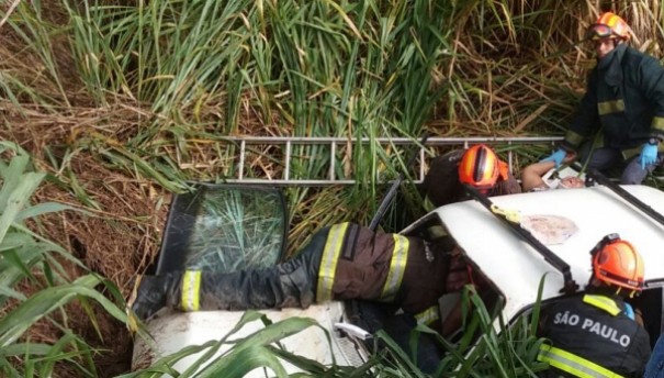 Vicinal Moys�s Justino da Silva, em Adamantina, registra tr�s acidentes nesta quarta-feira