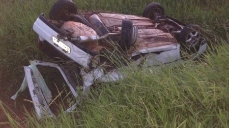 Gol parado no meio da pista provoca acidente grave na Rodovia Comandante Ribeiro de Barros, neste domingo