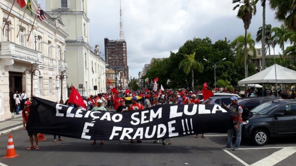 Ato em apoio ao ex-presidente Lula tem confronto com PM e 4 feridos em Joo Pessoa