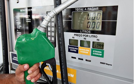 Petrobrás eleva em 0,7% preço do diesel e em 1,4% o da gasolina