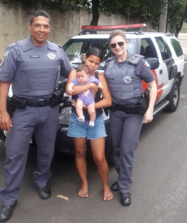 Beb de dois meses engasgada com leite  salva por Policiais Militares em Dracena