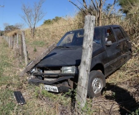Condutora passa mal e causa acidente na SP-294