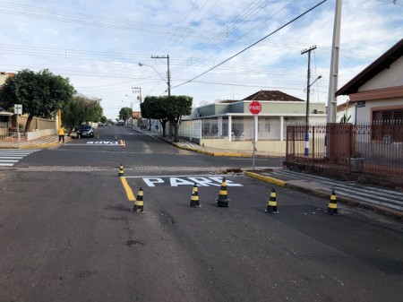 Demutran de OC retorna preferencial para Rua Feb no cruzamento com Fernando Costa