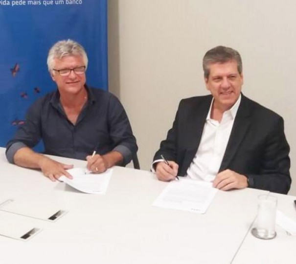 Prefeito de Salmour�o assina conv�nio de R$ 250 mil para recapeamento