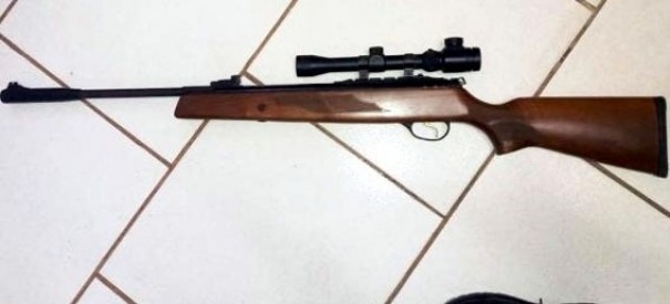 Criana de 4 anos fica gravemente ferida ao ser atingida por disparo acidental de espingarda de presso