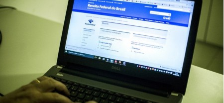 Mais de 3,3 milhões de contribuintes recebem nesta segunda a restituição do IR