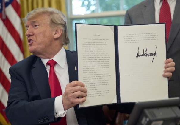 Trump assina ordem para suspender separao de famlias de imigrantes