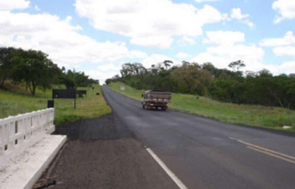 Caminhoneiro de Tup  roubado em rodovia que liga Rancharia e Bastos 