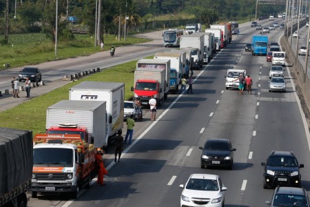 Greve dos caminhoneiros custará R$ 15 bilhões para a economia