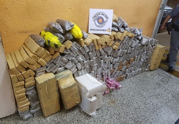 Homem  preso com carga de mais de 419 quilos de maconha em Presidente Epitcio