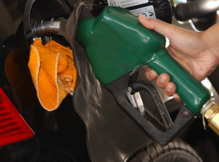 Maio tem 6º aumento consecutivo do preço da gasolina para distribuidoras