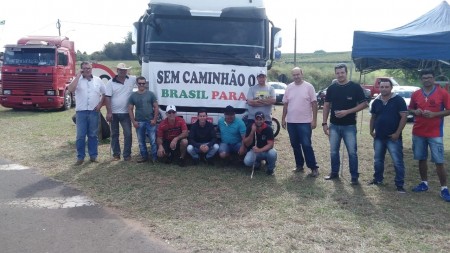 8º dia de paralisação: Motoristas seguem com protestos no trevo de Osvaldo Cruz e Parapuã