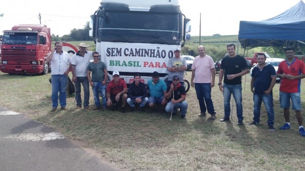 8 dia de paralisao: Motoristas seguem com protestos no trevo de Osvaldo Cruz e Parapu