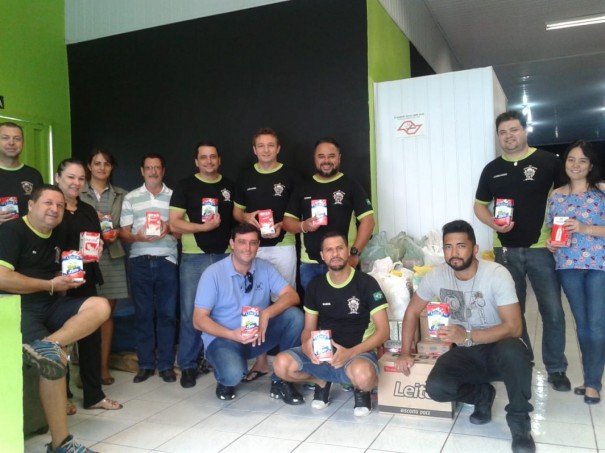 Oficiais do Asfalto entrega doaes para entidades de Osvaldo Cruz