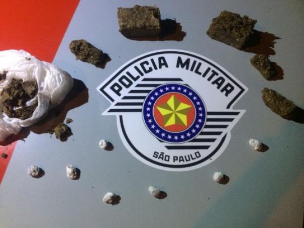 Polcia Militar faz flagrante por trfico, corrupo de menores e associao para o trfico em Luclia