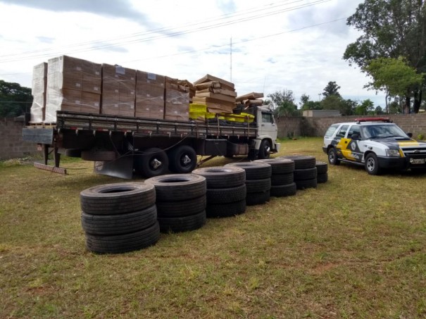 TOR faz apreenso de carregamento ilegal de pneus