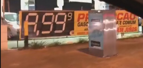 Gasolina chega a R$ 9,99 no Distrito Federal