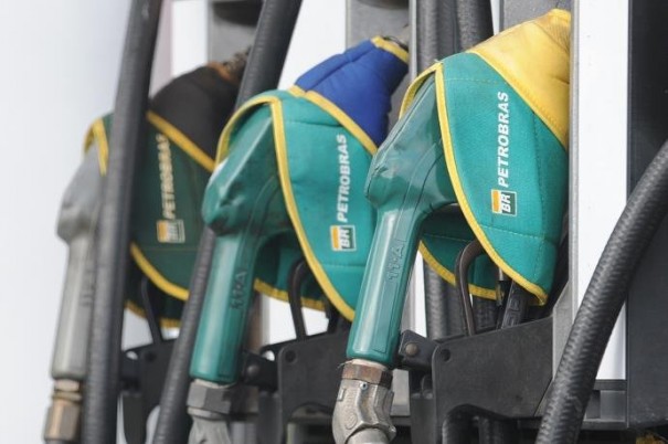 Governo e Petrobras discutem alta do combustvel 