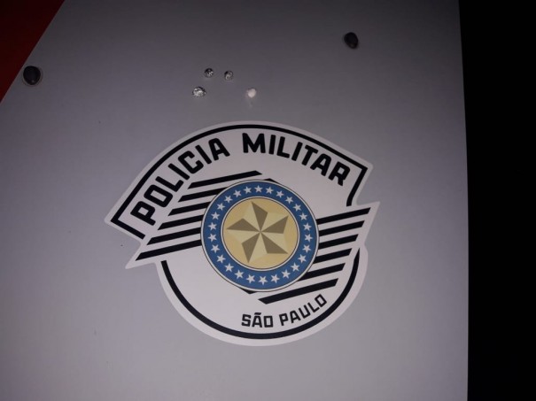 Dois homens so presos com drogas na Vila Esperana