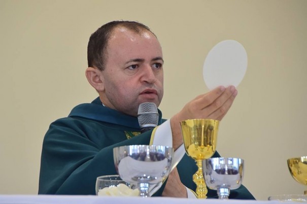 Padre Jalson est deixando Osvaldo Cruz