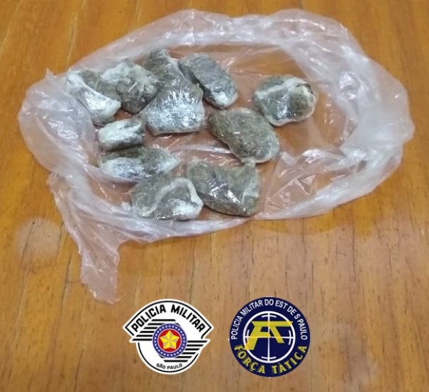 Fora Ttica detm estudante portando entorpecente no centro de OC