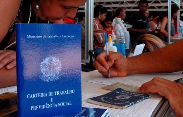 IBGE: Desemprego cai, mas ainda atinge mais de 12 milhes de brasileiros