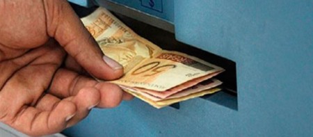 Saques em poupança superam depósitos em R$ 2,5 bilhões em outubro