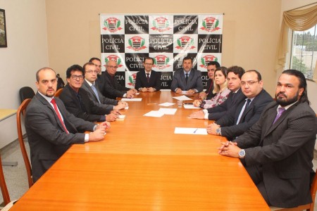 Em Dracena, diretor do Deinter-8 e delegado seccional presidem reunião com homenagem a delegados