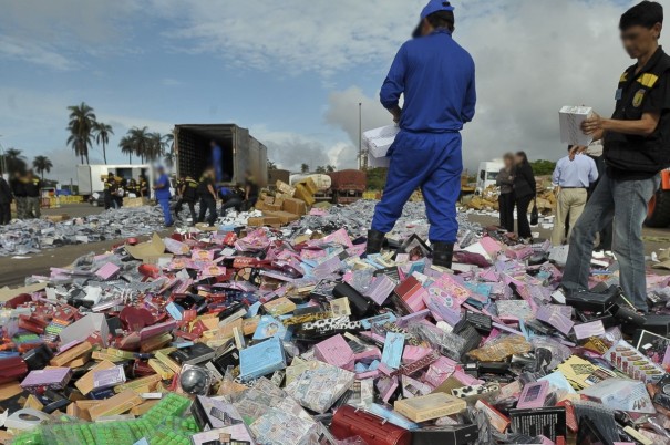 Contrabando e pirataria precisam ser tratados pela sociedade e pelo governo, afirmam especialistas