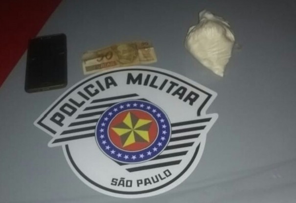 Polcia Militar prende trs por trfico de drogas em estrada rural de Irapuru