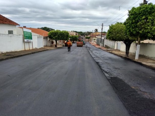 Prefeitura de Rin�polis investe R$ 850 mil em recapeamento