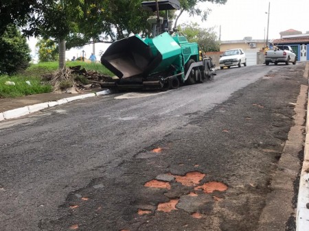 Prefeitura de Osvaldo Cruz começa recapeamento no Jardim Santa Tereza