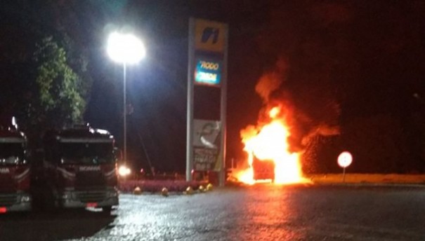 nibus de excurso com passageiros da regio pega fogo na viagem