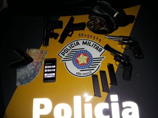 Passageiro  detido com armas e munies em nibus na SP-425 em Parapu