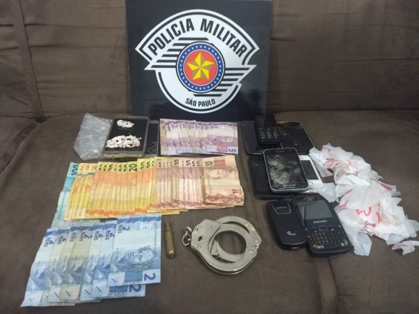 Dois foram detidos por trfico e um condenado da justia foi capturado em Junqueirpolis