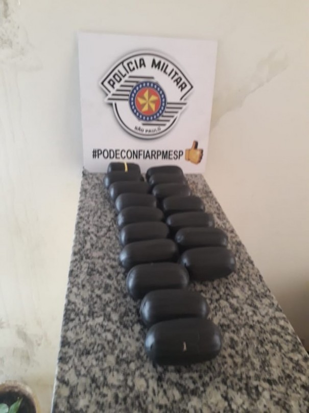 Polcia Militar de Pacaembu prende mulher por trfico de drogas