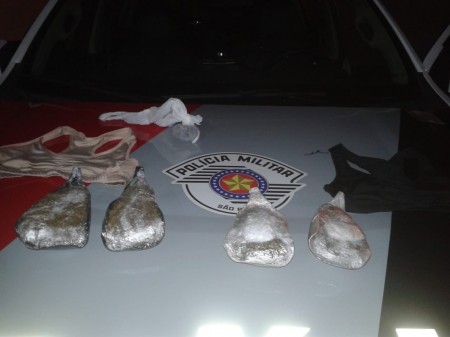 Força Tática prende mulher com maconha no sutiã em Osvaldo Cruz