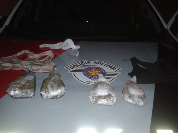 Fora Ttica prende mulher com maconha no suti em Osvaldo Cruz