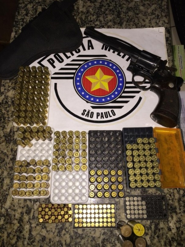 PM de Bastos prende homem por embriaguez,  porte de arma de fogo e posse de munies 