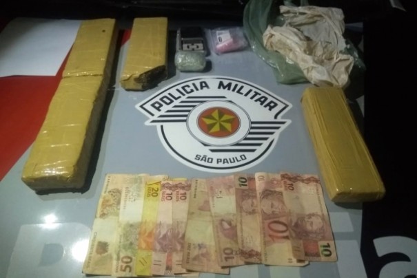 Passageiro de moto  preso por trfico de drogas pela PM na vicinal Adamantina - Luclia