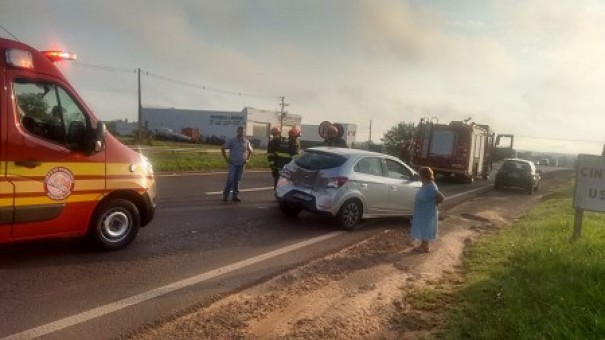 Colis�o traseira entre caminh�o e carro � registrada na SP-294 no trevo de Dracena