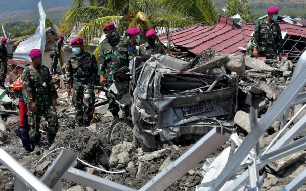 Passa de 1.200 o nmero de mortos na Indonsia aps terremoto e tsunami devastadores