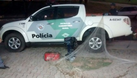 Pescadores fogem de abordagem policial, mas deixam para trás carro, documentos e equipamentos