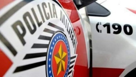 Mulher procura a sede da PolÃ­cia Militar apÃ³s ser ameaÃ§ada pelo amÃ¡sio, em Osvaldo Cruz