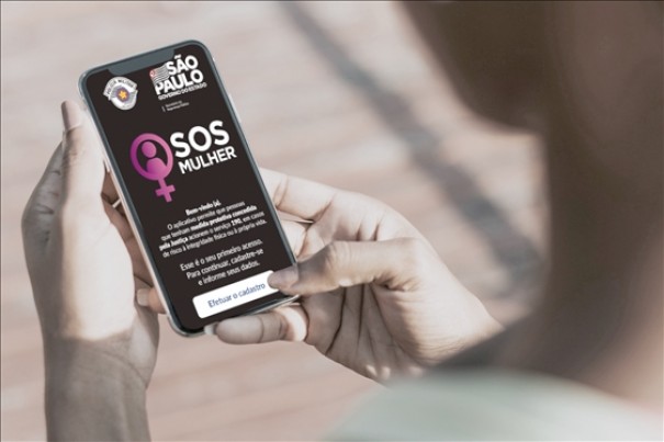 Adolescente � apreendida com droga, armas e muni��es em �nibus em Presidente Epit�cio