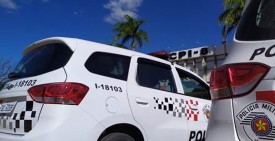 Acidente entre carro e moto deixa motociclista ferida em Osvaldo Cruz