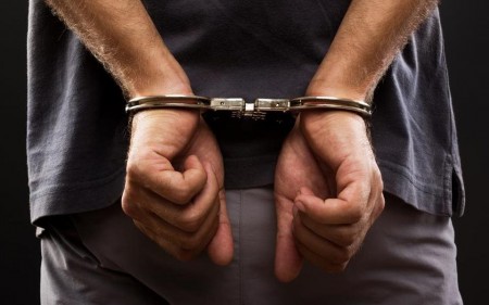 Rapaz é preso em flagrante após arrombar a casa da própria mãe e furtar R$ 50